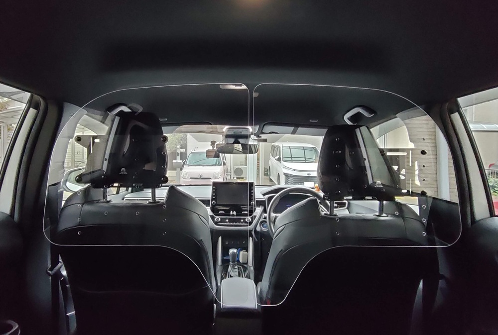 カローラクロスにプラスタイプを取り付け