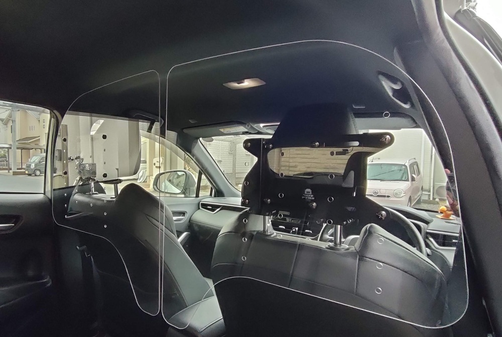 カローラクロスにプラスタイプを取り付け